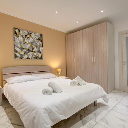 Beachfront Pretty Holiday Home Mellieħa Exterior foto